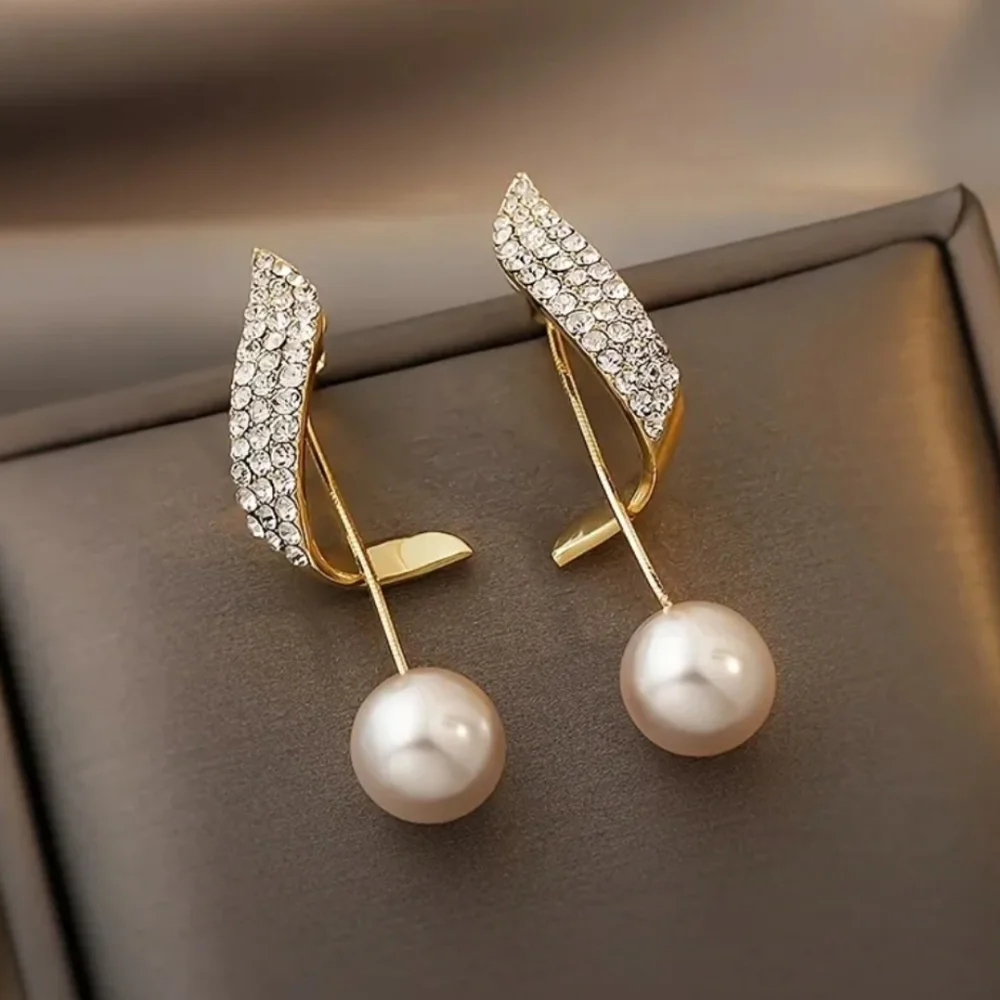 🏷SOLD. Unique rhinestone faux pearl 18k gold plated NWT Gorgeous Bundle Deals - Picture 2 of 4
